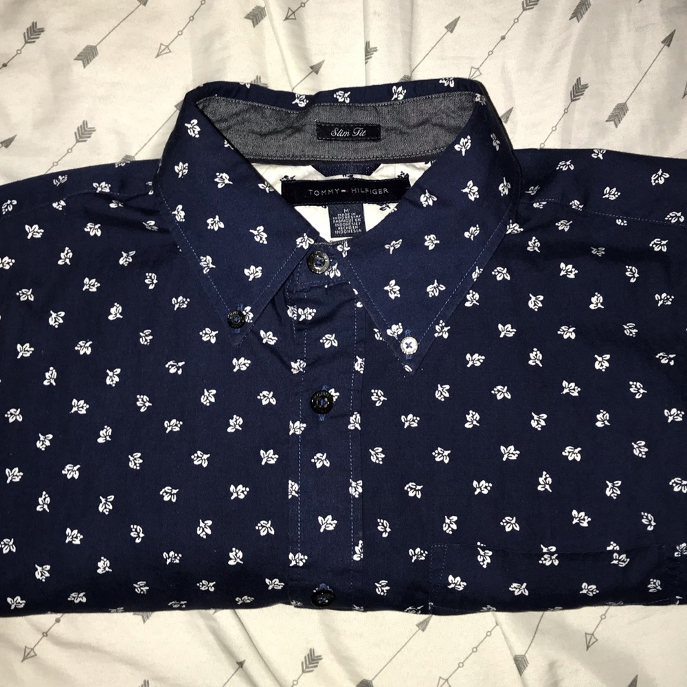 TOMMY HILFIGHER BUTTON UP LONGSLEEVE